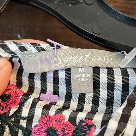 Cotton checkered black and white with pink flowers! - Picture 2 of 2